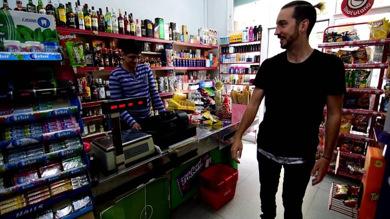 Se puede entrar a supermercados con patinete