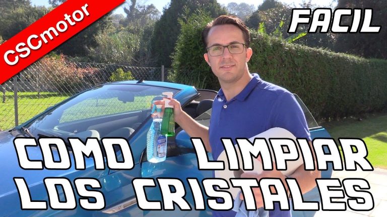 Como limpiar la luna del coche por dentro