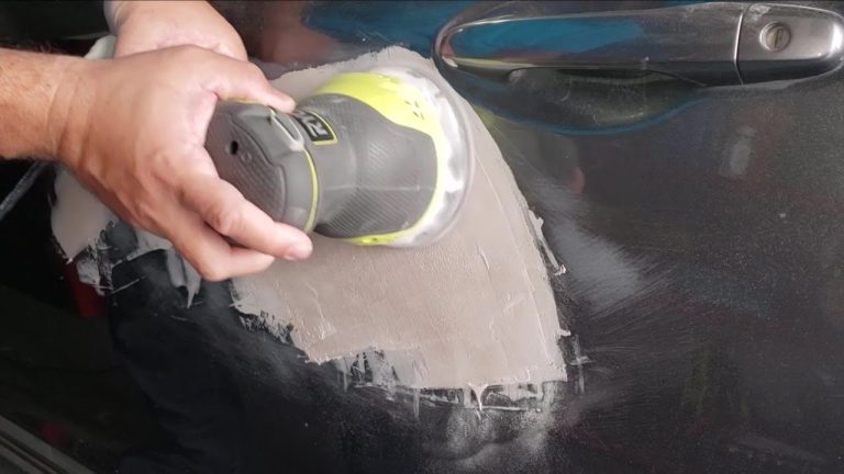 Cómo reparar un bollo en tu coche usando masilla: los pasos clave