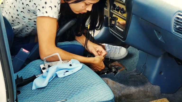 ¿Cómo arreglar la transmisión de tu coche cuando se rompa?